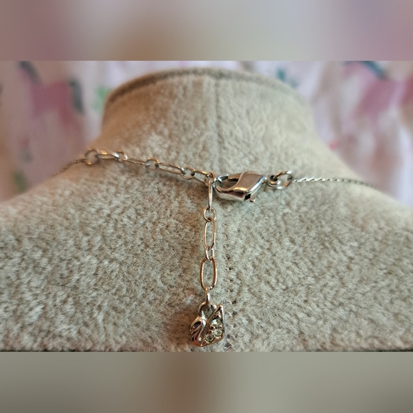 EUC Swarovski Trilogy Silver & Round Cut Triple Cut Crystal Necklace Jewelry - Picture 4 of 5